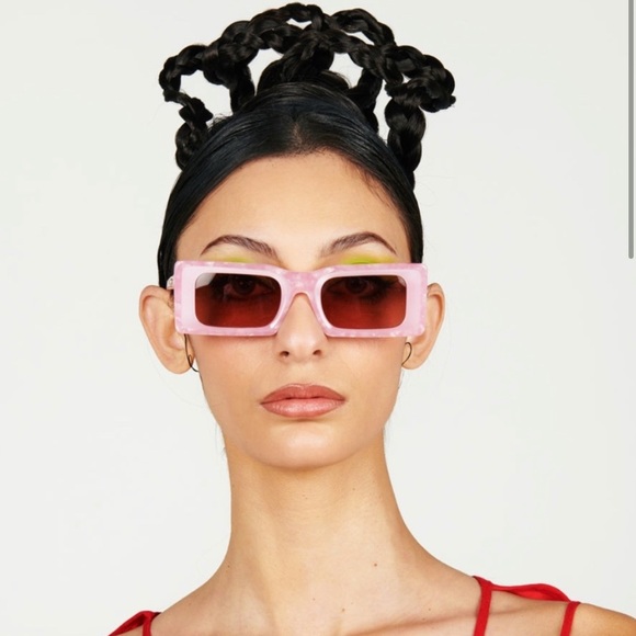 Cult Gaia Hera Sunglasses in Pink - Picture 2 of 4